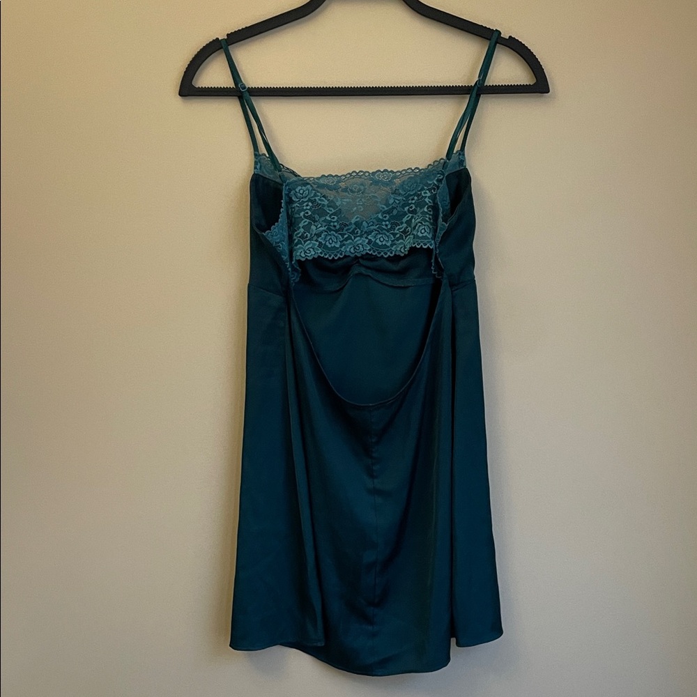 Out From Under Sweet Cheeks Lace-Back Satin Slip Emerald Green Size M - Picture 6 of 8